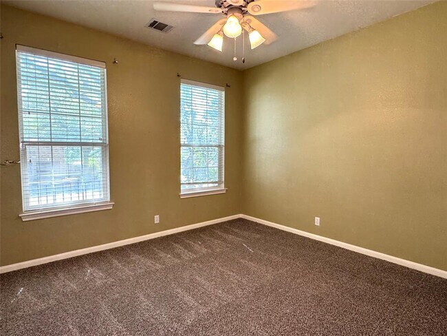 Building Photo - 1104 Vanderbilt Cir