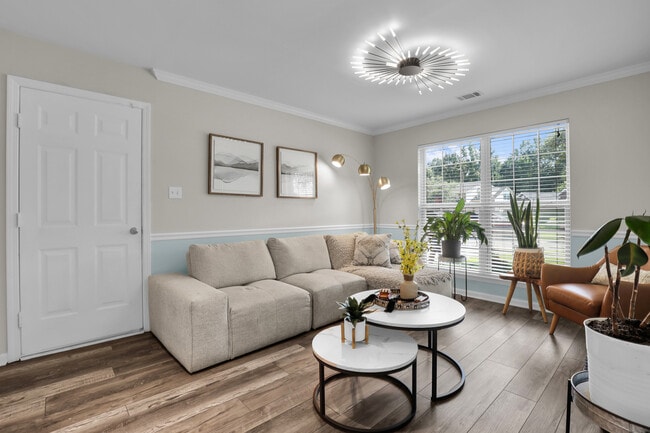 Building Photo - 136 Meadowside Ln