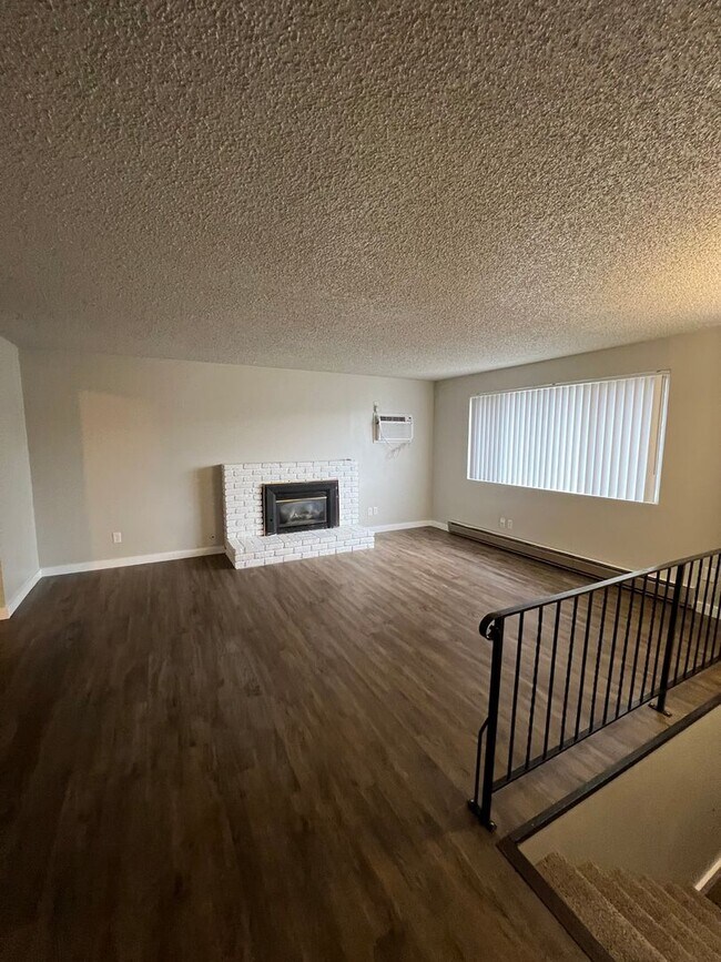 Building Photo - 328-328 E Wabash Ave