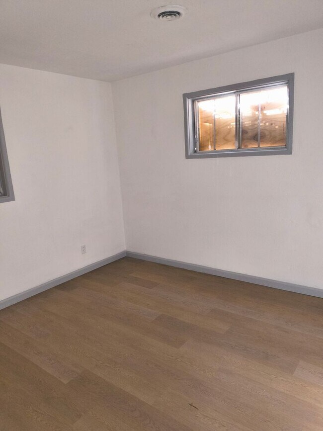 Building Photo - LIMITED TIME**NO APPLICATION FEE**1/2 OFF ...