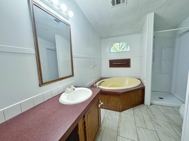 Building Photo - 5872 Pine Creek Dr