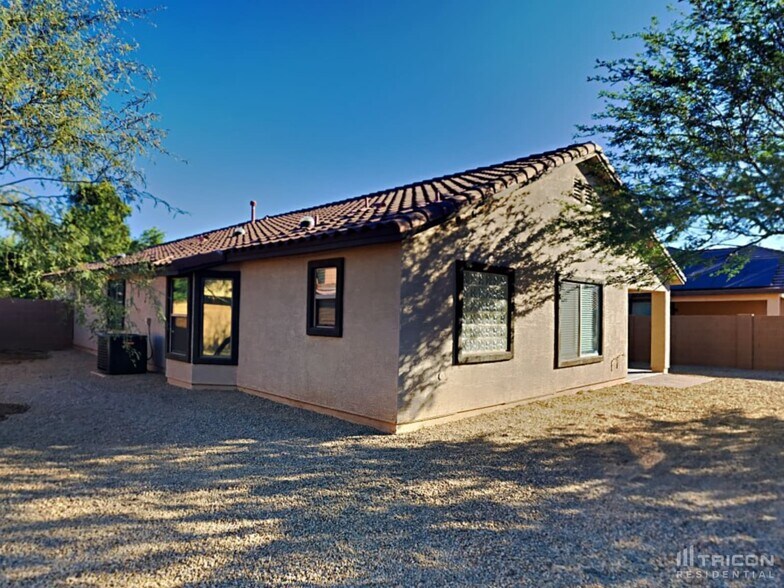 Building Photo - 14131 W Corrine Dr