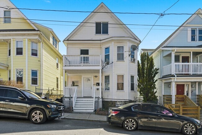 Building Photo - 70 Bellevue St