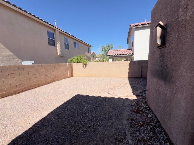 Building Photo - 4 bedroom, 3 bathroom home located in Southwest, NV!