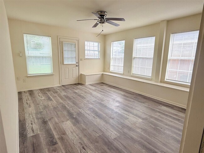 Building Photo - 6530 Signal Point Ln