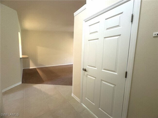 Building Photo - 1320 Charleston Square Dr