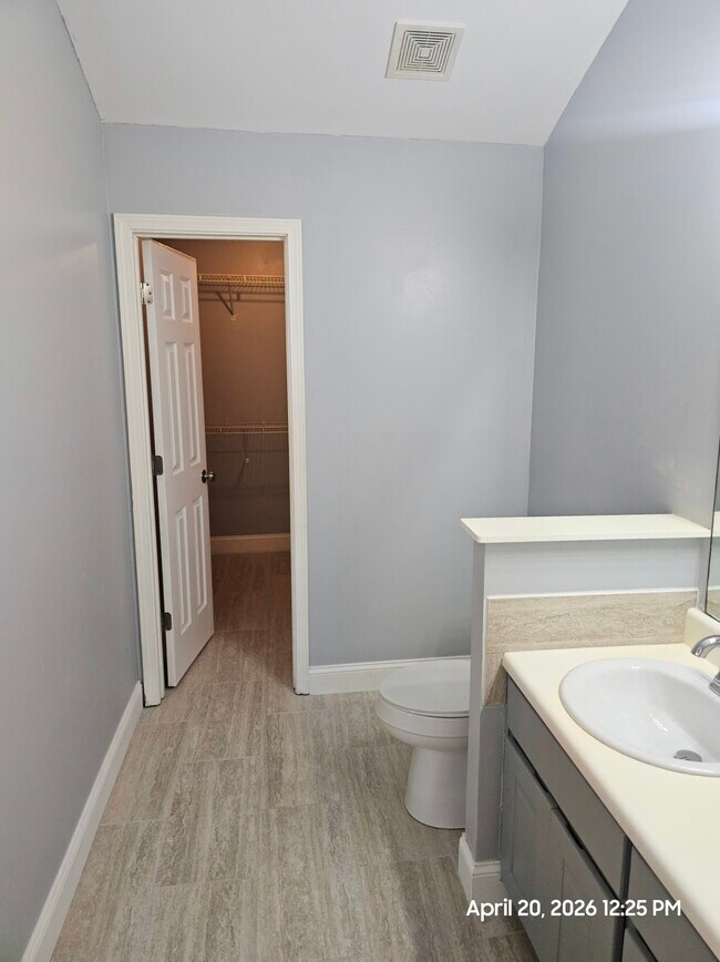 Building Photo - 6633 Biscayne