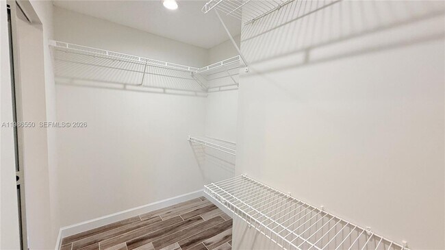 Building Photo - 964 Tanglewood Cir