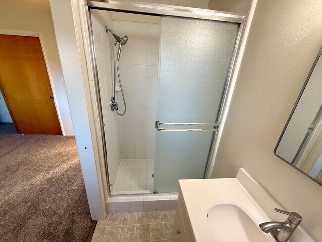 Building Photo - Charming Single-Level Home with Private Yard & Attached Garage!