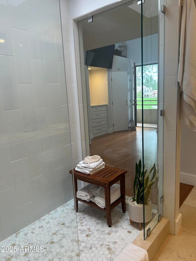 Building Photo - 7760 E Gainey Ranch Rd