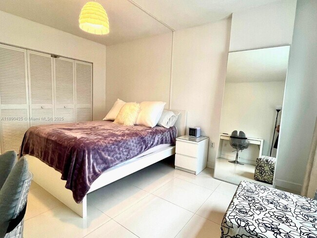 Building Photo - 1965 S Ocean Dr