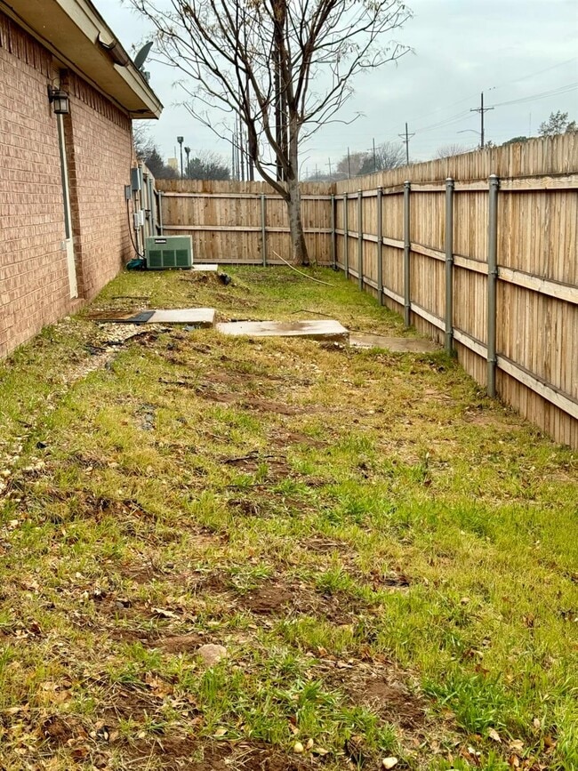 Building Photo - 8202 Raleigh Ave