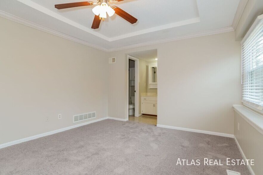 Building Photo - 9336 Greenway Ln