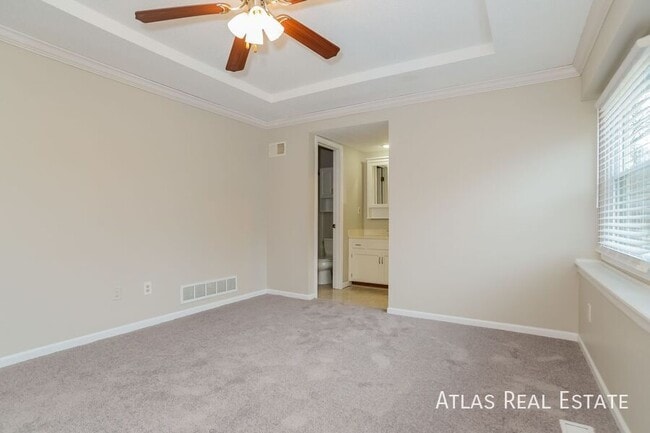 Building Photo - 9336 Greenway Ln