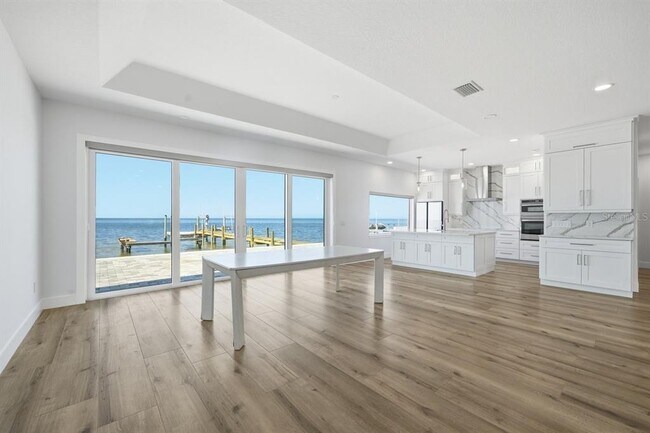 Building Photo - 1909 Gulfview Dr