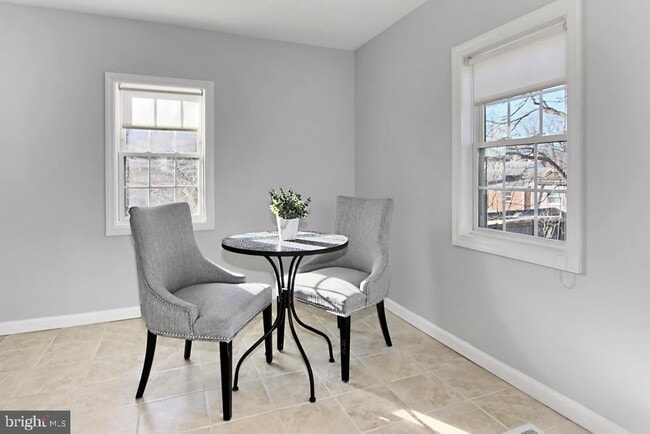 Building Photo - 2104 S Nelson St