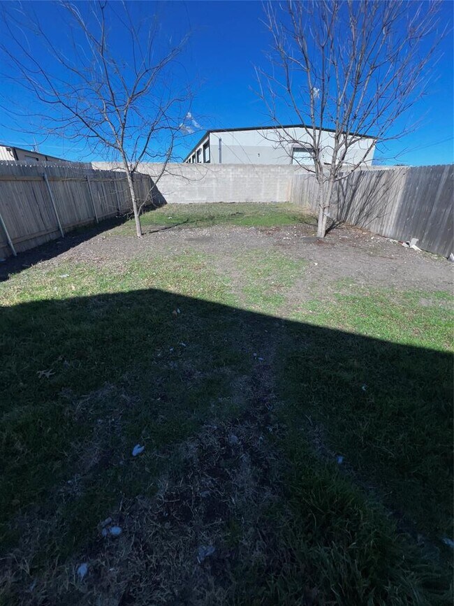 Building Photo - 143 Marvin Cove