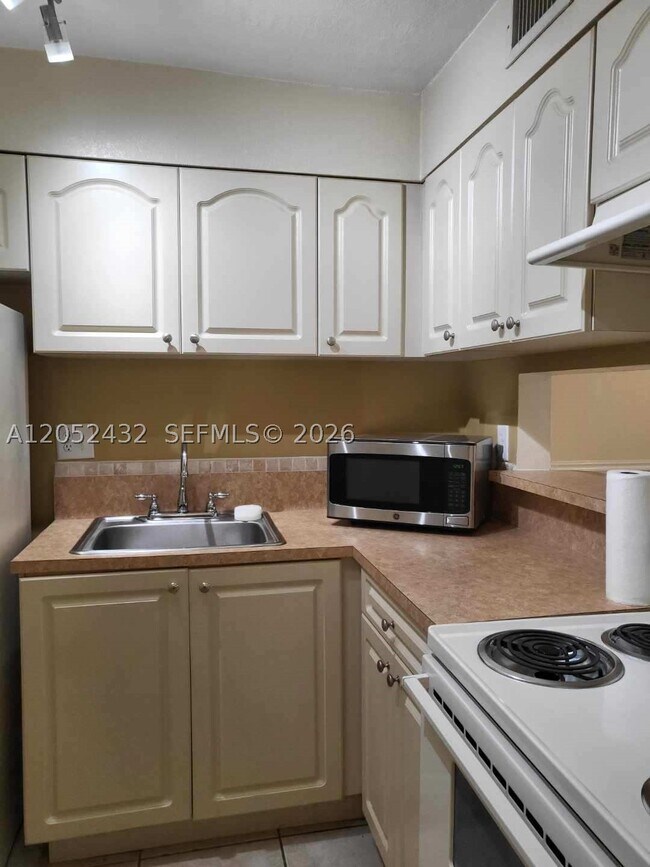Building Photo - 9477 SW 76th St