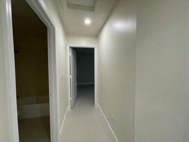 Building Photo - 1806 NW 98th Ave