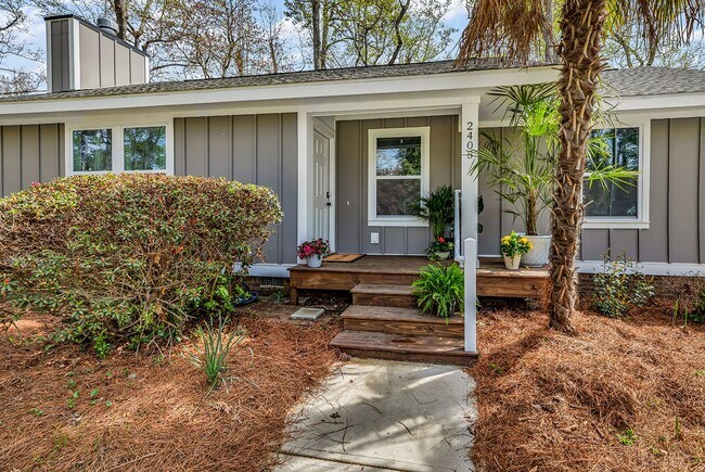 Building Photo - 2405 Bert Dr