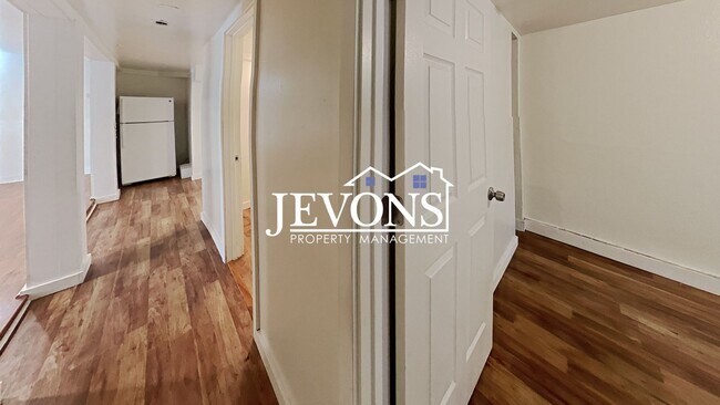 Building Photo - $300 Rent Credit - Inviting 2-bedroom 4-pl...