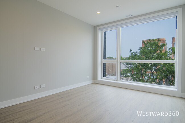 Building Photo - 2354 W Polk St