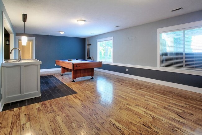 Building Photo - 3 BED 3 BATH HOME ON LAKE