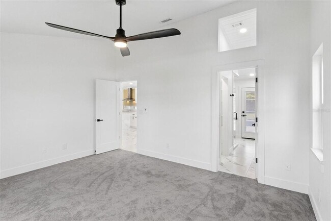Building Photo - 5424 Loma Vista Dr E