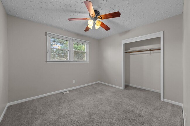 Building Photo - Welcome to Regalwoods!