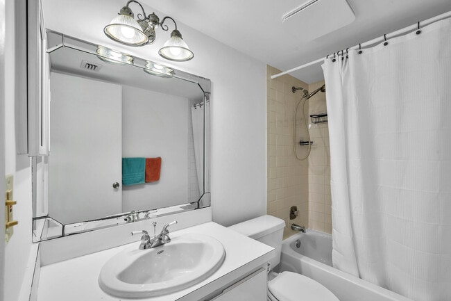 Building Photo - 3402 Gardens E Dr