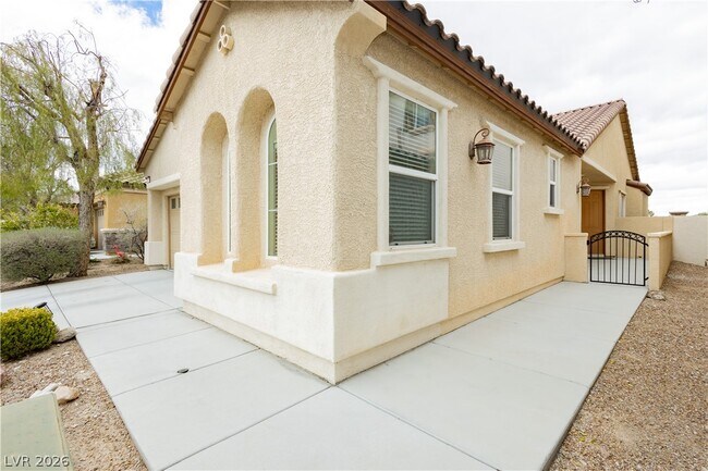 Building Photo - 11220 Robin Park Ave