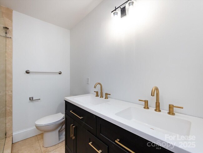 Building Photo - 3109 Forest Lawn Dr