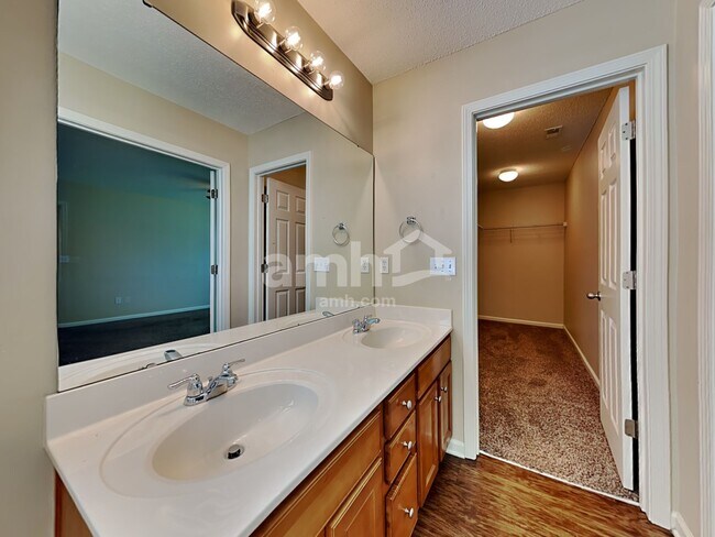 Building Photo - 1067 Briar Rose Ln