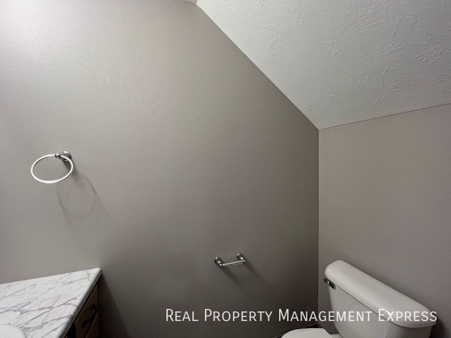 Building Photo - Modern 3 Bed 2 Bath Townhome in West Sioux Falls