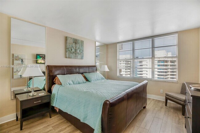 Building Photo - 5600 Collins Ave
