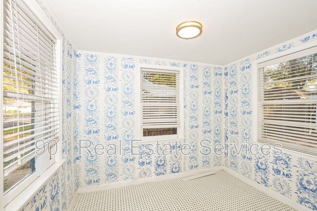 Building Photo - 4879 Marion Ave