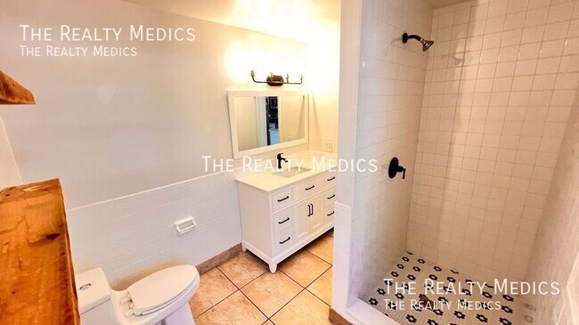 Building Photo - 1009 Alfred Dr