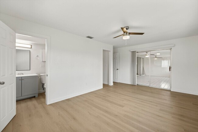 Building Photo - Completely Refurbished 3 Bedroom 2 bath with Florida Room Large backyard