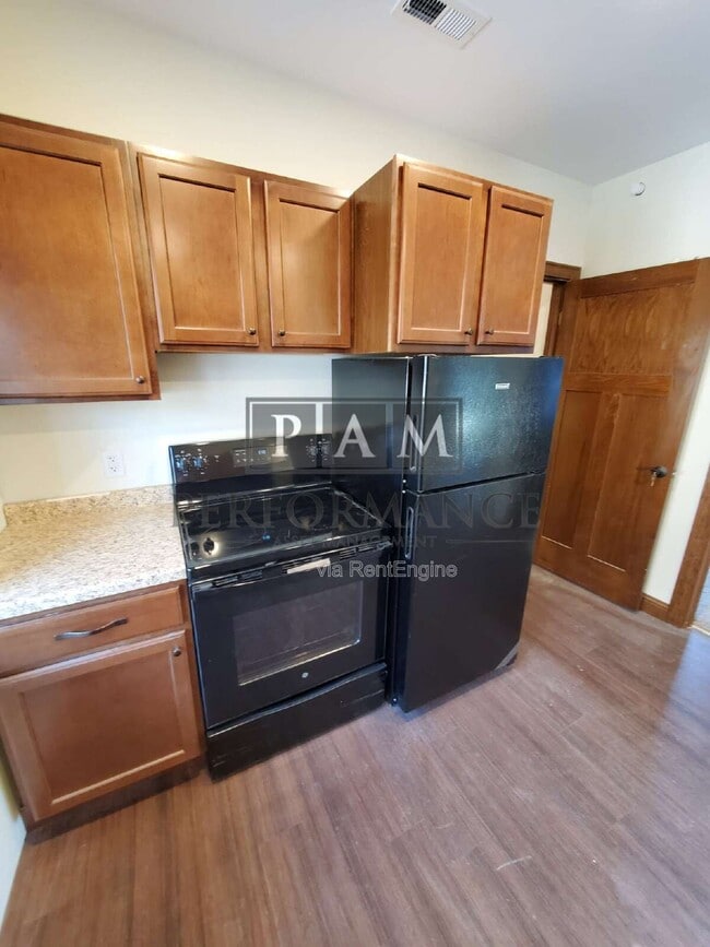 Building Photo - 5525 W North Ave