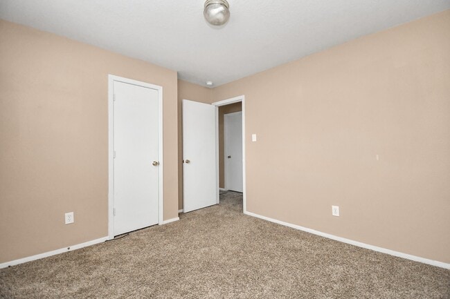 Building Photo - 6329 Settlers Square Ln