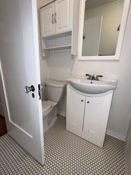 Bathroom - 502 N Kingsley Dr
