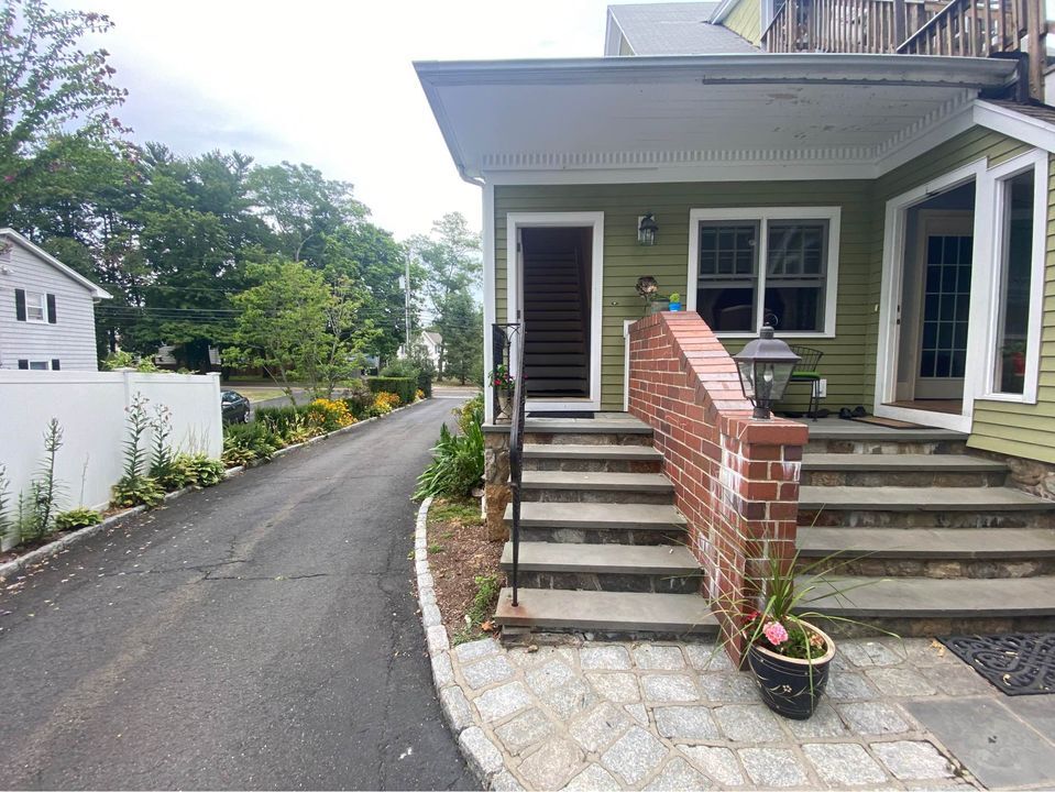 Building Photo - 101 Ponus Ave