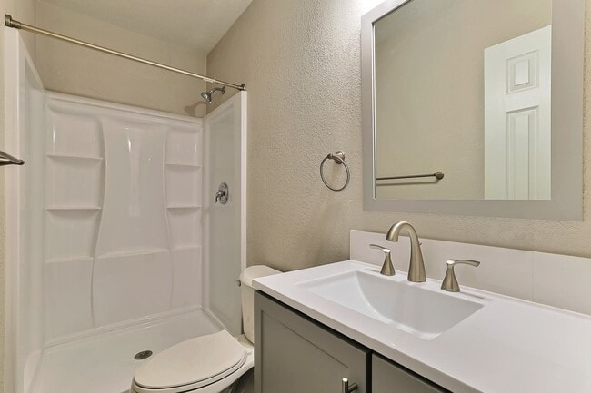 Building Photo - Spacious 6-Bedroom Pool Home Near ASU with 2-Car Garage