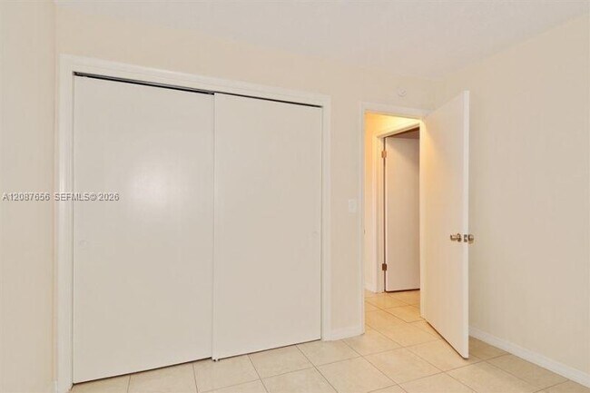 Building Photo - 4304 N Shore Dr