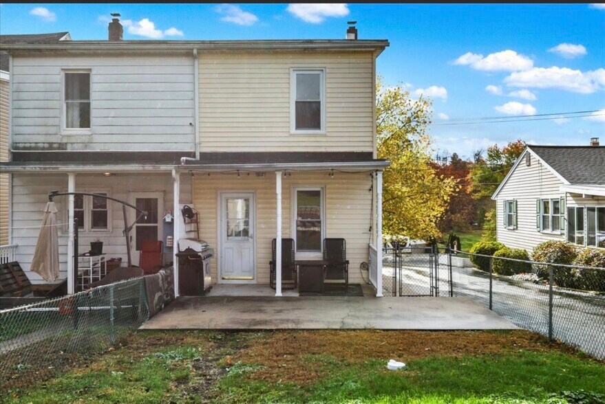 Building Photo - 40 W Adamsdale Rd