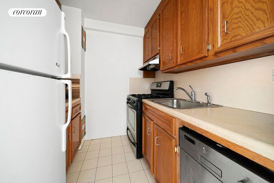 Building Photo - 201 E 37th St