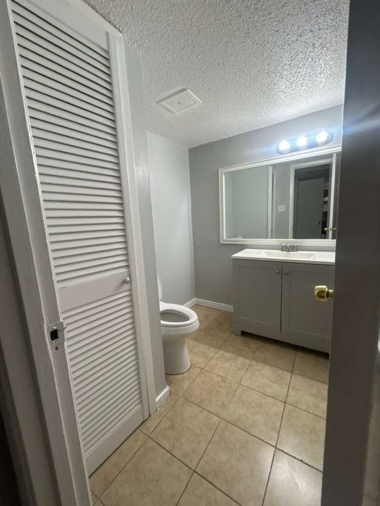 Building Photo - 2408 Hollandale Cir