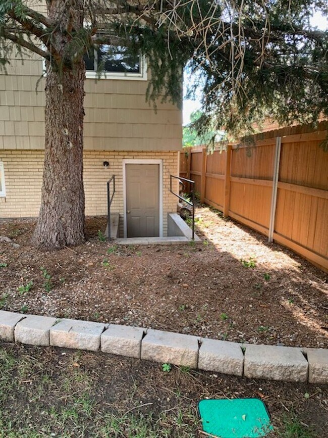 Building Photo - Beautiful 4 Bedroom Quad Level Located in Buffalo Ridge!!!!