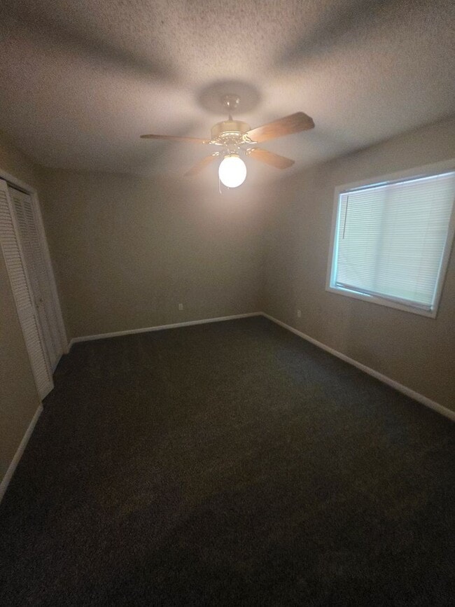 Building Photo - 210 Candlebrook Dr