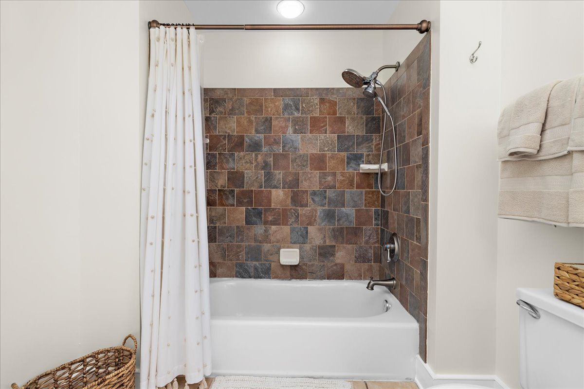 Building Photo - 656 Washington Blvd